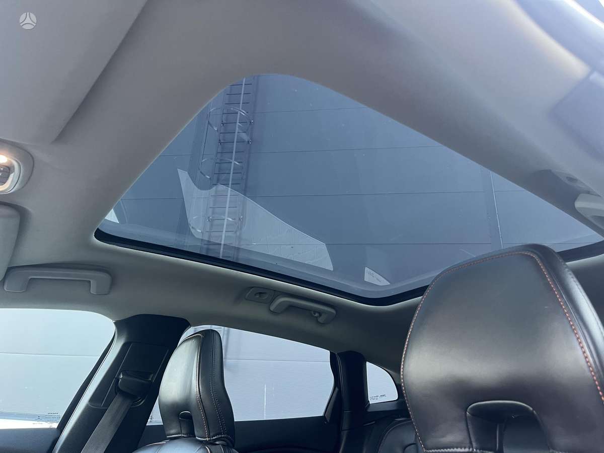 Volvo V40, 2.0 l., Хэтчбек