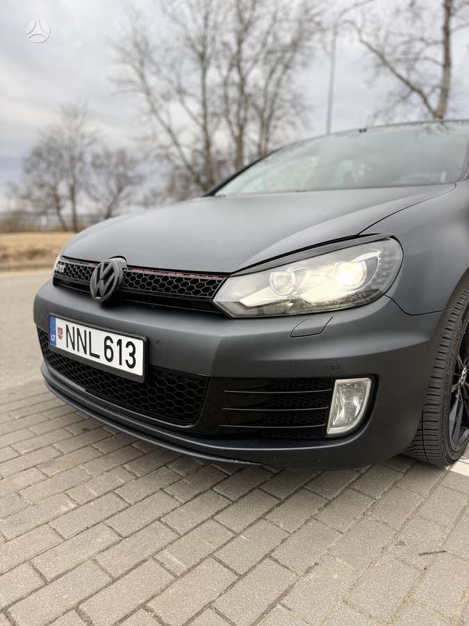 Volkswagen Golf - 1