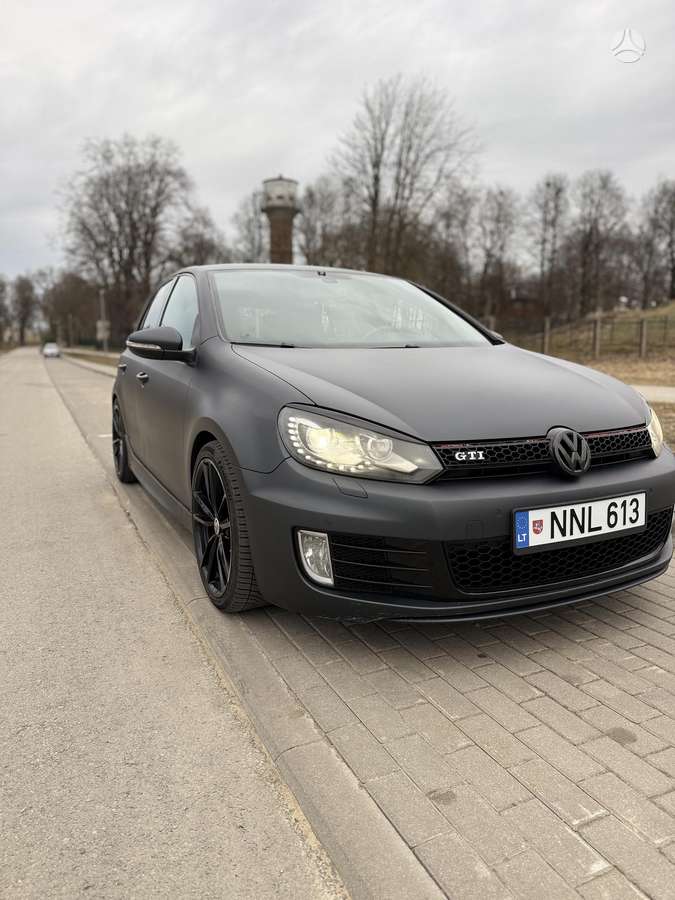 Volkswagen Golf - 6