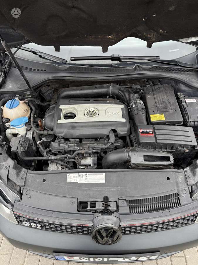 Volkswagen Golf - 8