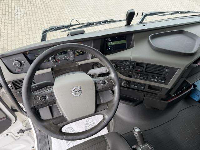 Volvo FH500+ADR, double sleeper