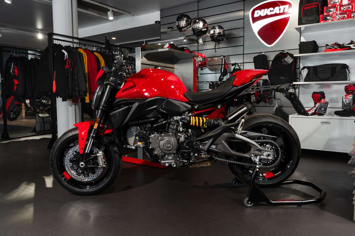 Ducati Monster 890cc, street / классические