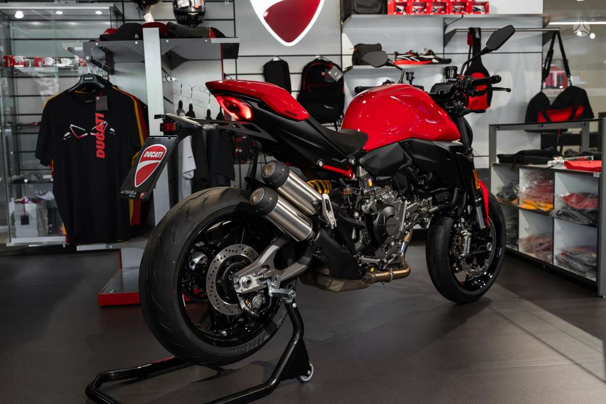 Ducati Monster 890cc, street / классические