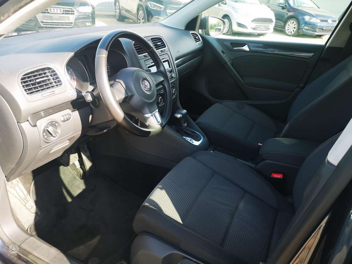 Volkswagen Golf - 10