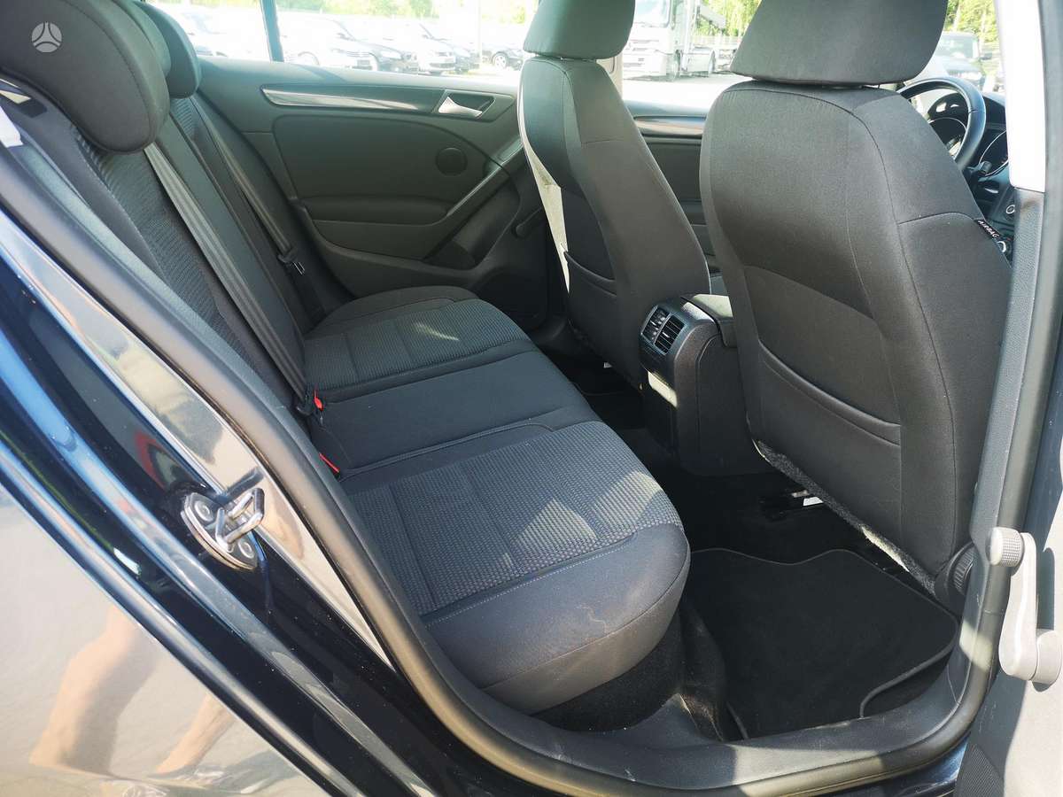 Volkswagen Golf - 11
