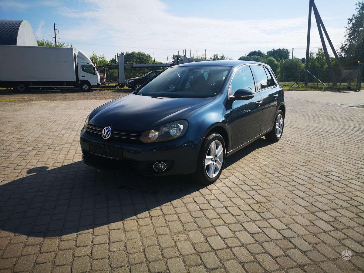 Volkswagen Golf - 1