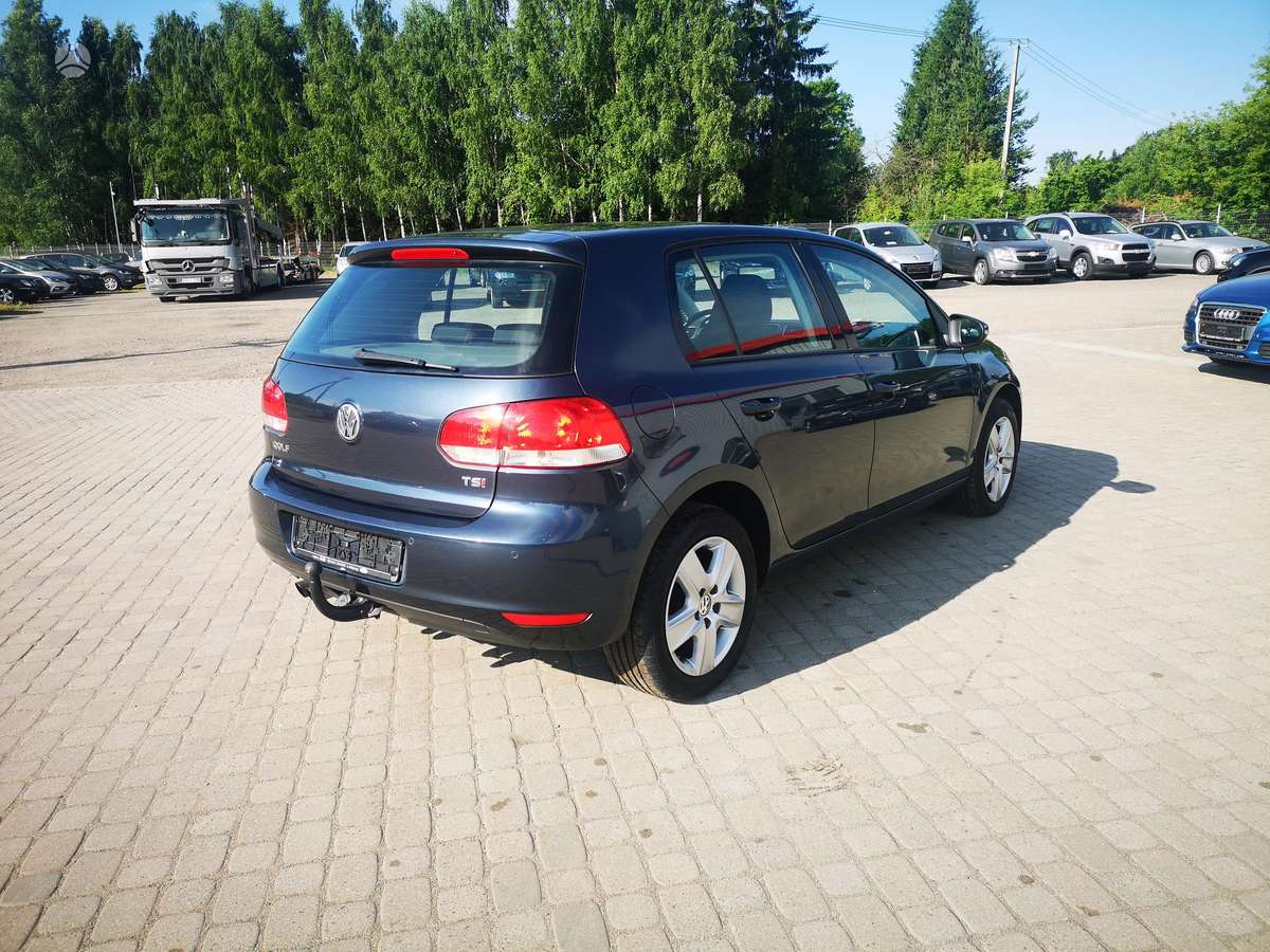 Volkswagen Golf - 6
