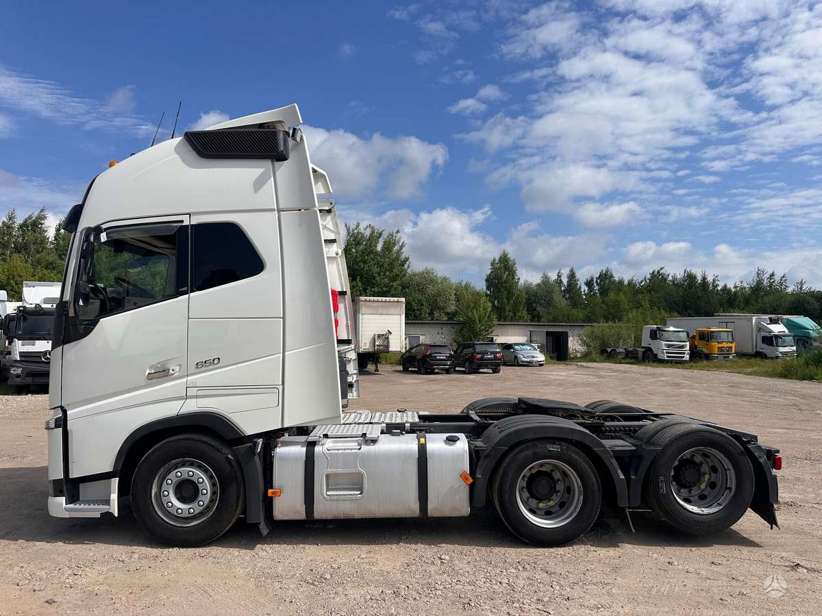 Volvo FH XL, 6×2, double sleeper
