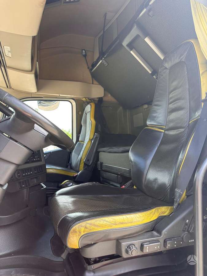 Volvo FH XL 650, 6×2, double sleeper