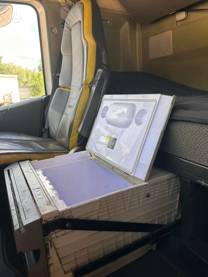 Volvo FH XL 650, 6×2, double sleeper