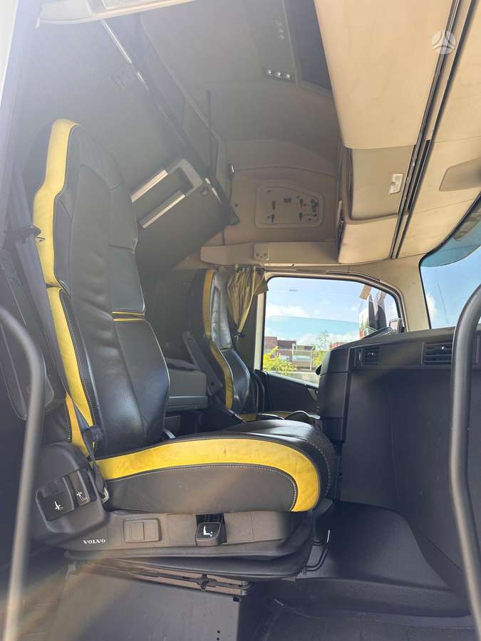 Volvo FH XL 650, 6×2, double sleeper