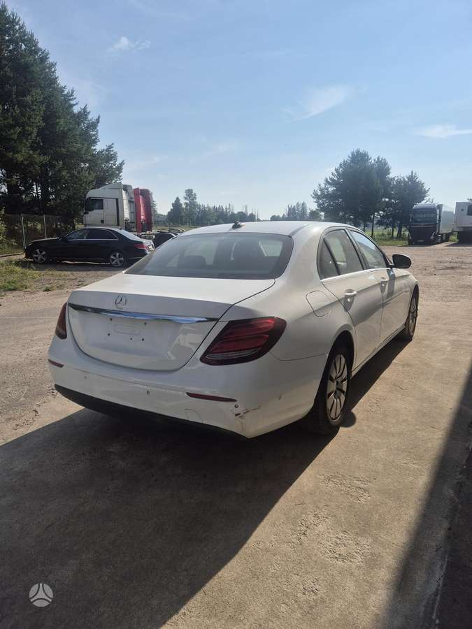 Mercedes-Benz E200, 2.0 l., Седан