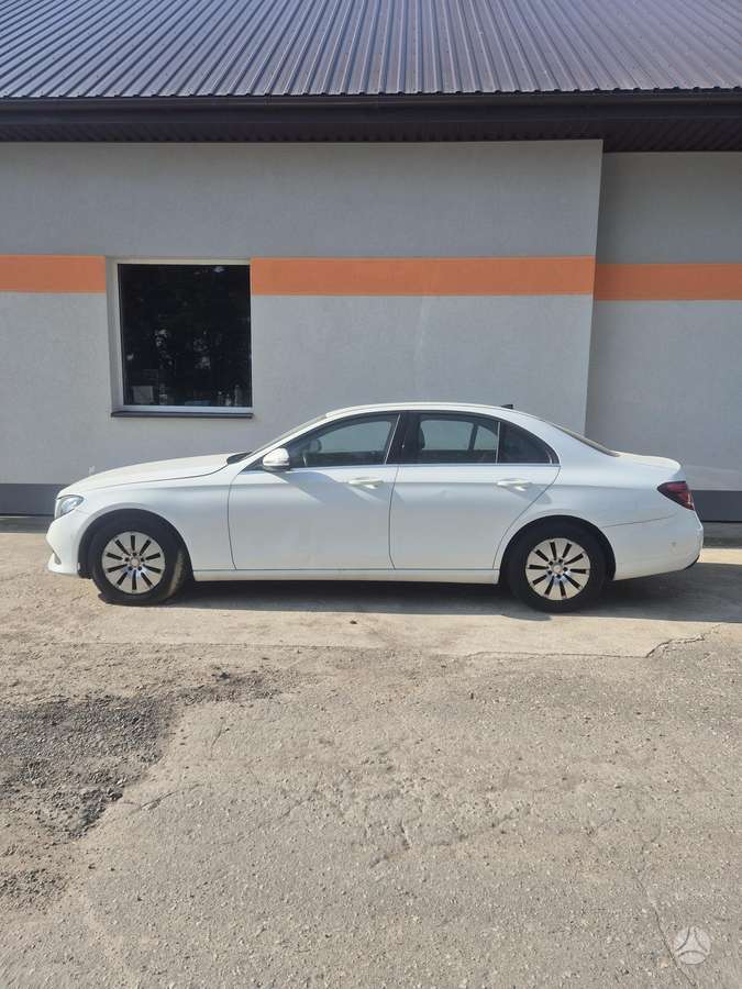 Mercedes-Benz E200, 2.0 l., Седан