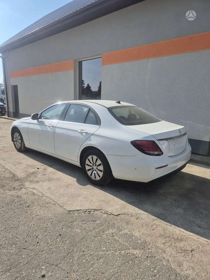 Mercedes-Benz E200, 2.0 l., Седан