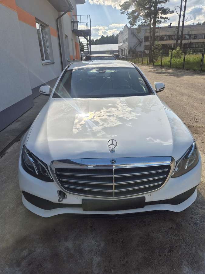 Mercedes-Benz E200, 2.0 l., Седан