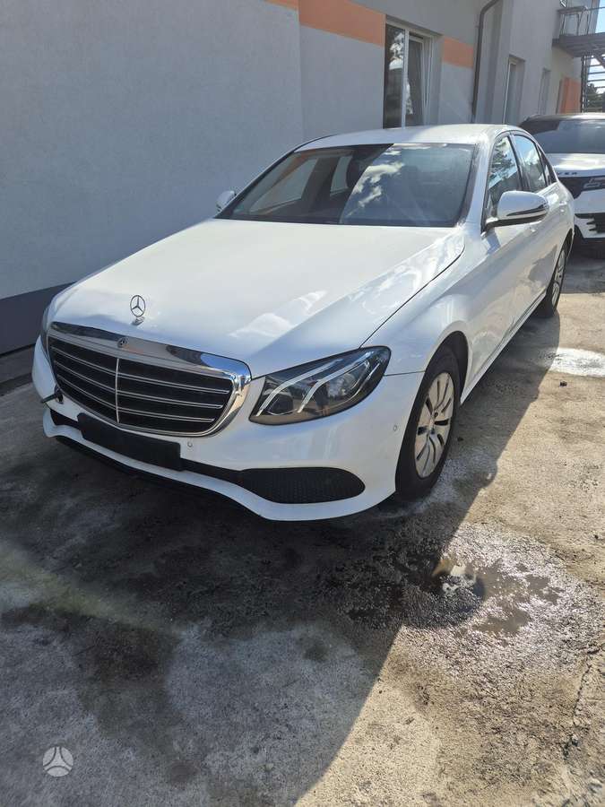 Mercedes-Benz E200, 2.0 l., Седан