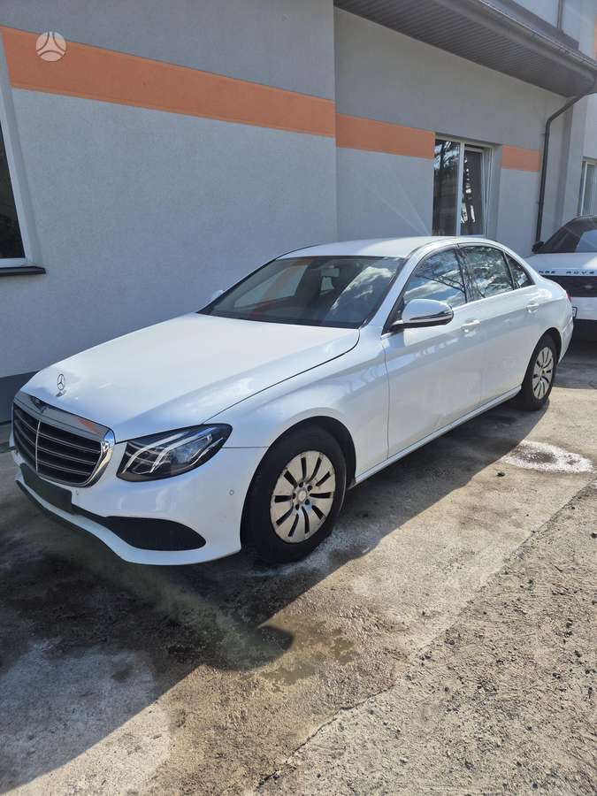 Mercedes-Benz E200, 2.0 l., Седан