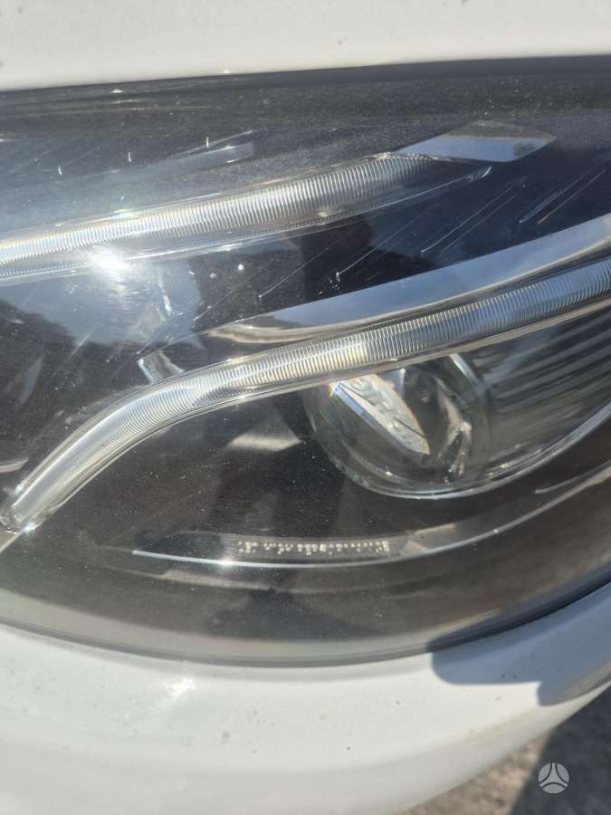 Mercedes-Benz E200, 2.0 l., Седан