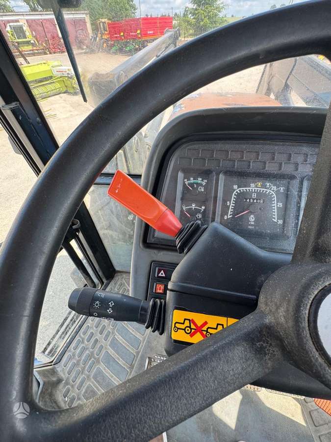New Holland TM140, traktoriai