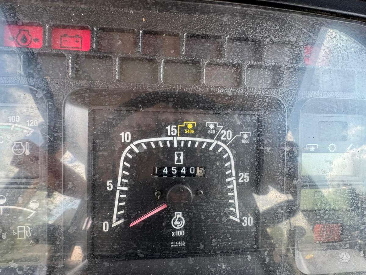 New Holland TM140, traktoriai