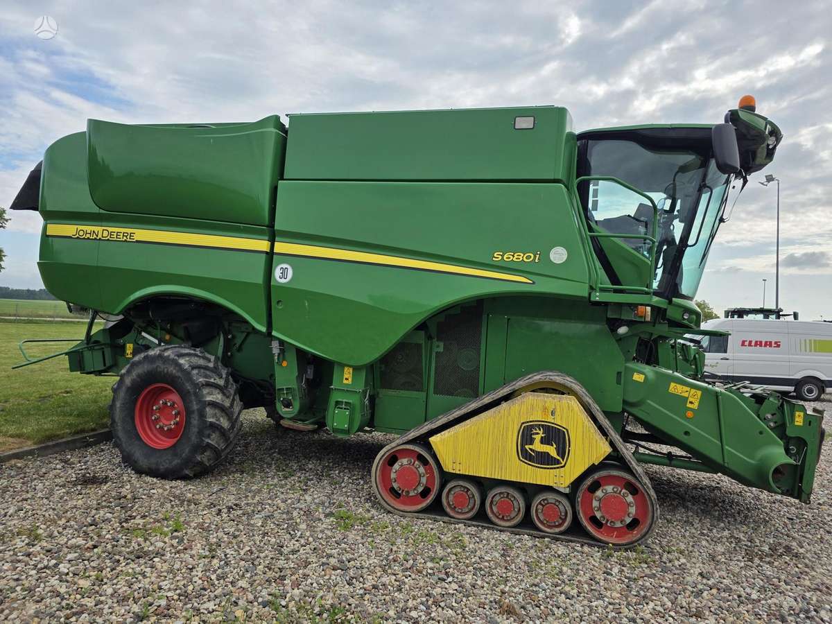 John Deere S680, kombainai