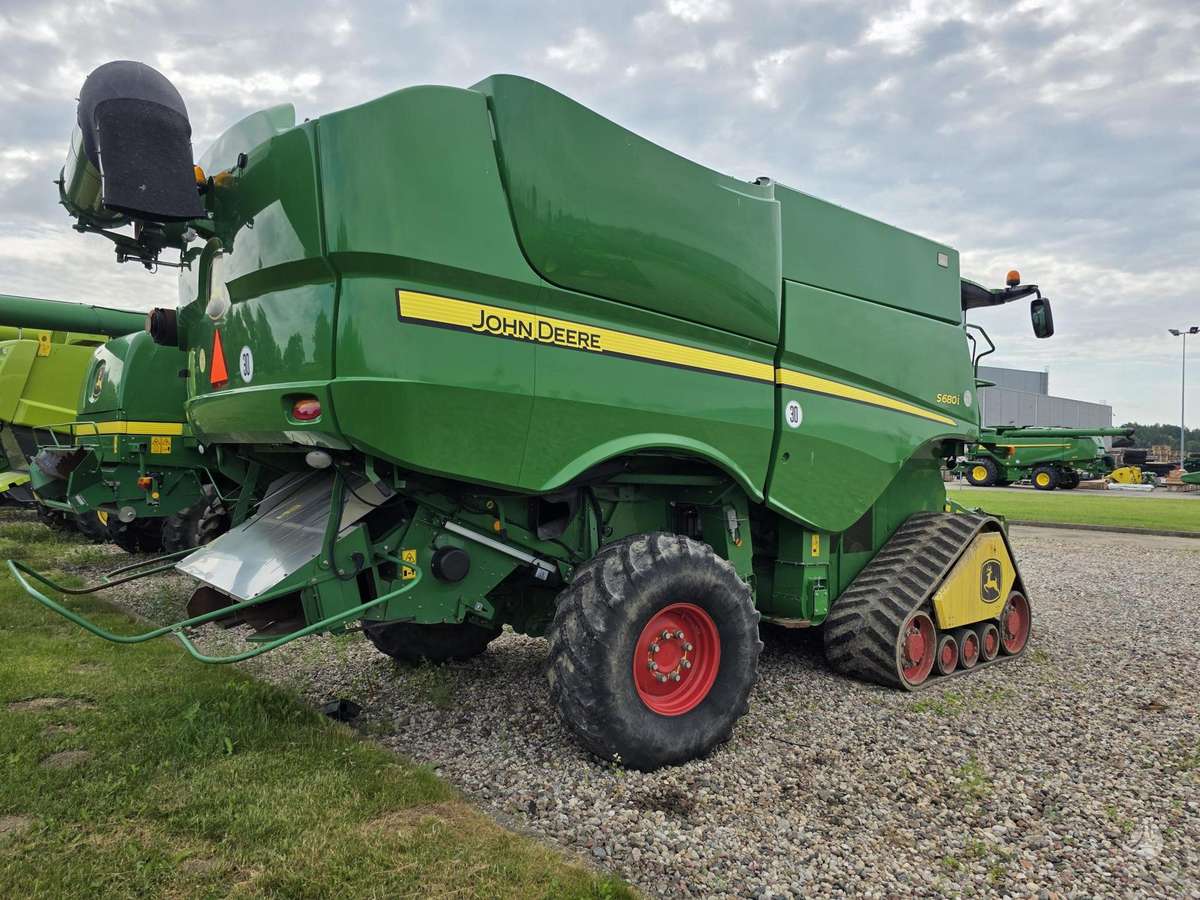 John Deere S680, combine harvesters