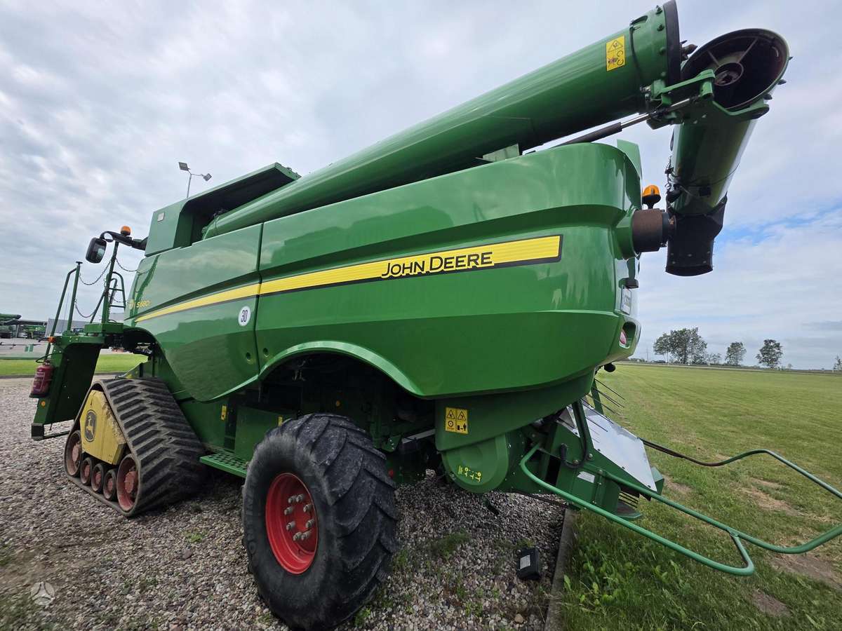 John Deere S680, combine harvesters