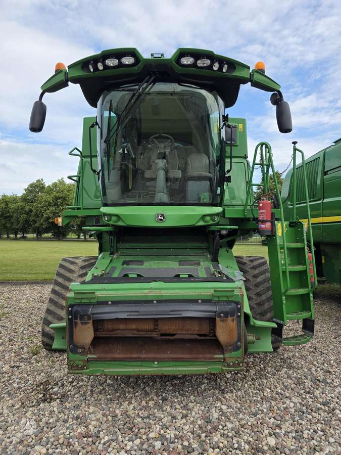 John Deere S680, kombainai