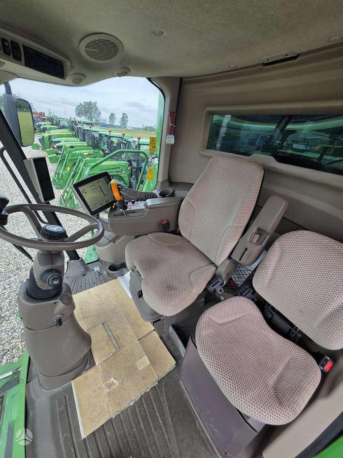 John Deere S680, kombainai