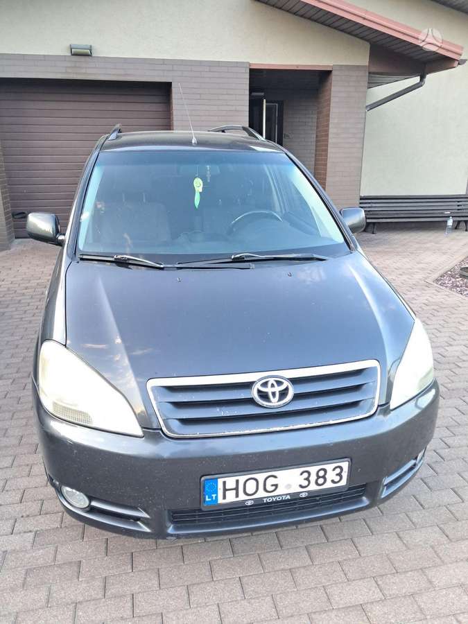Toyota Avensis Verso - 2
