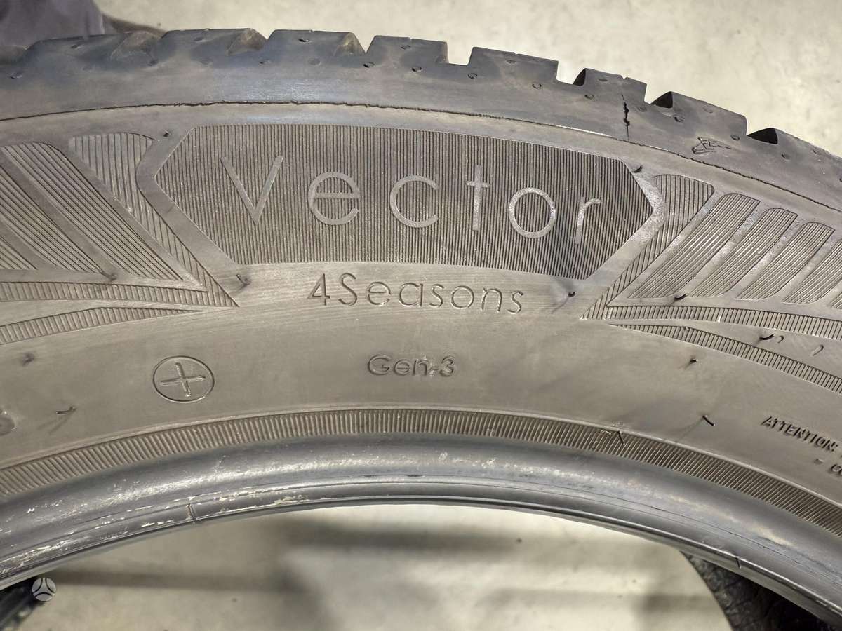 Goodyear Vector4Seasons///2024m, всесезонные 215/55 R17