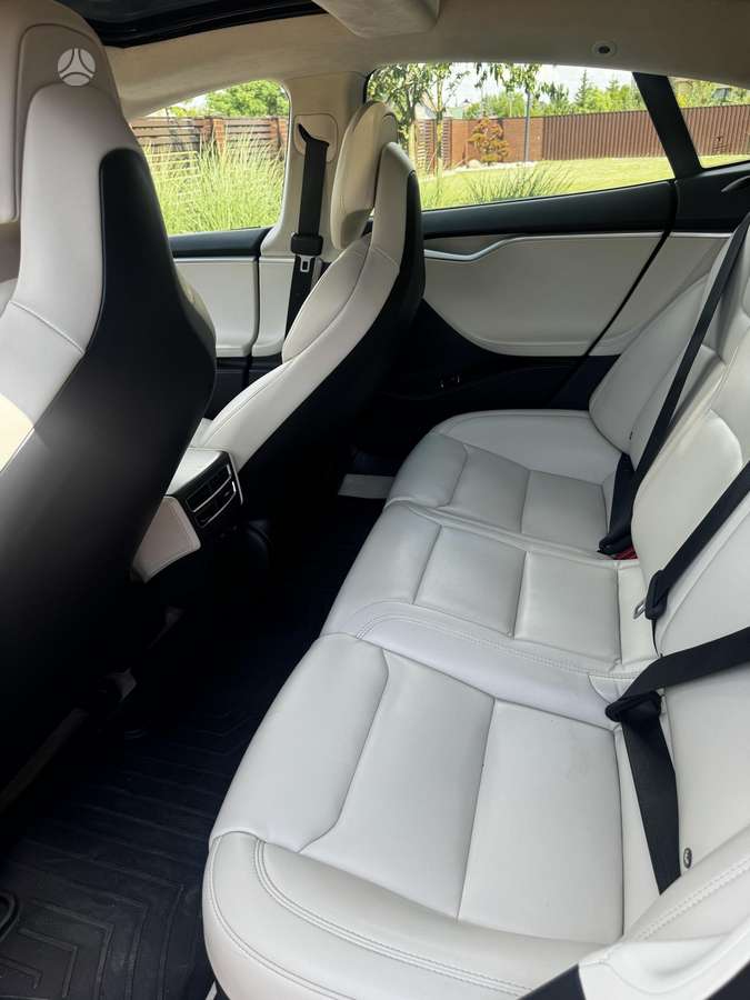 Tesla Model S - 4