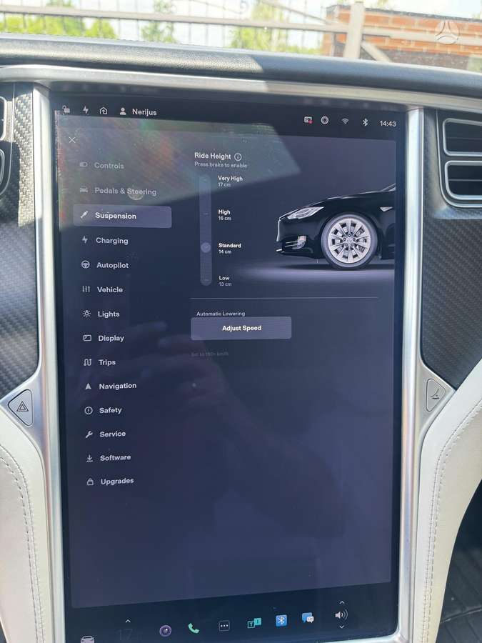 Tesla Model S - 7