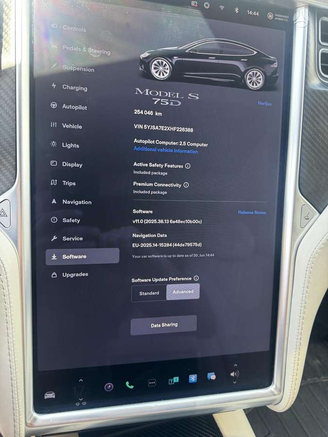 Tesla Model S - 10
