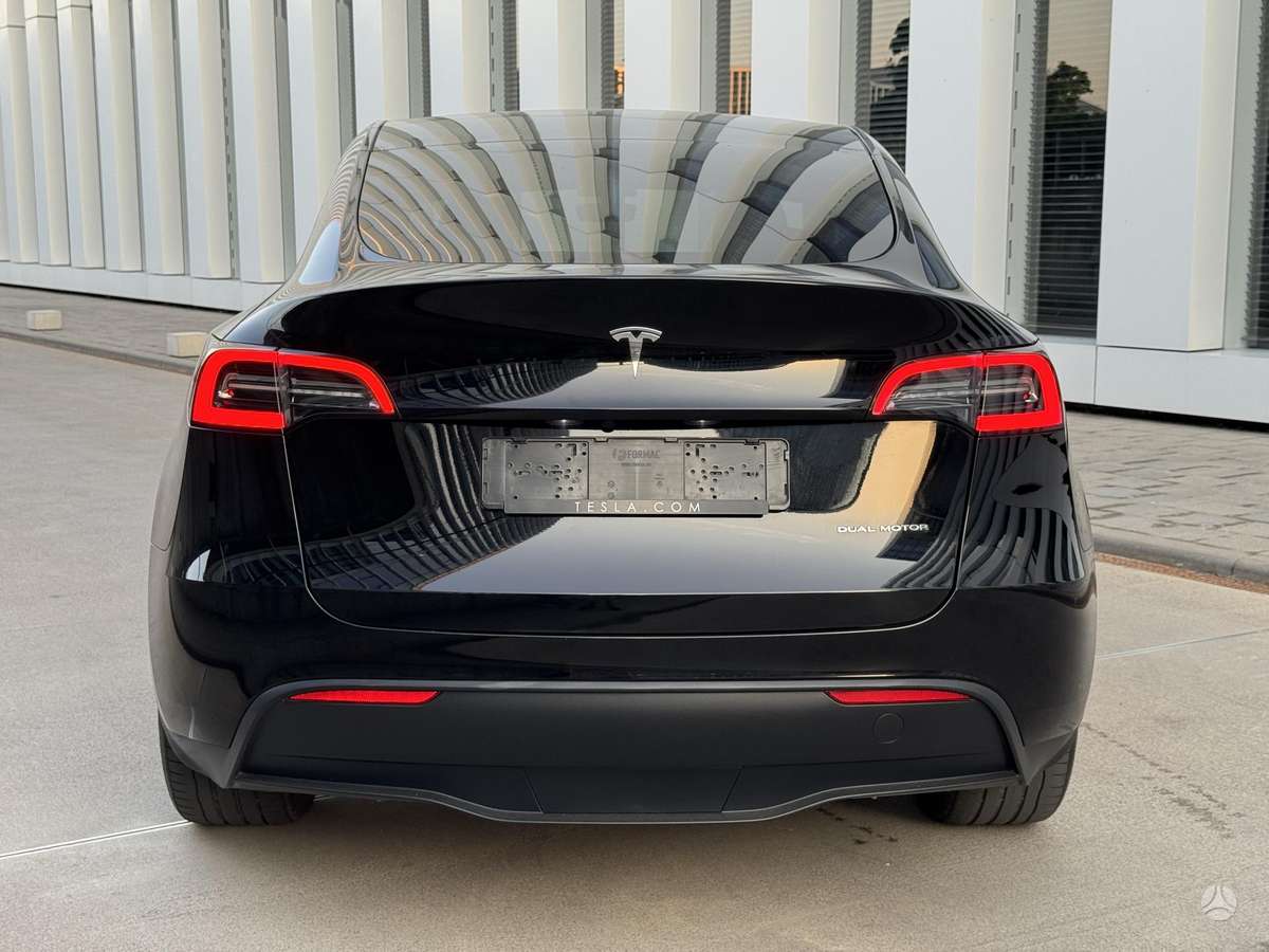 Tesla Model Y, 78 kWh, hatchback