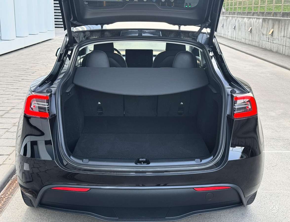 Tesla Model Y, 78 kWh, hatchback