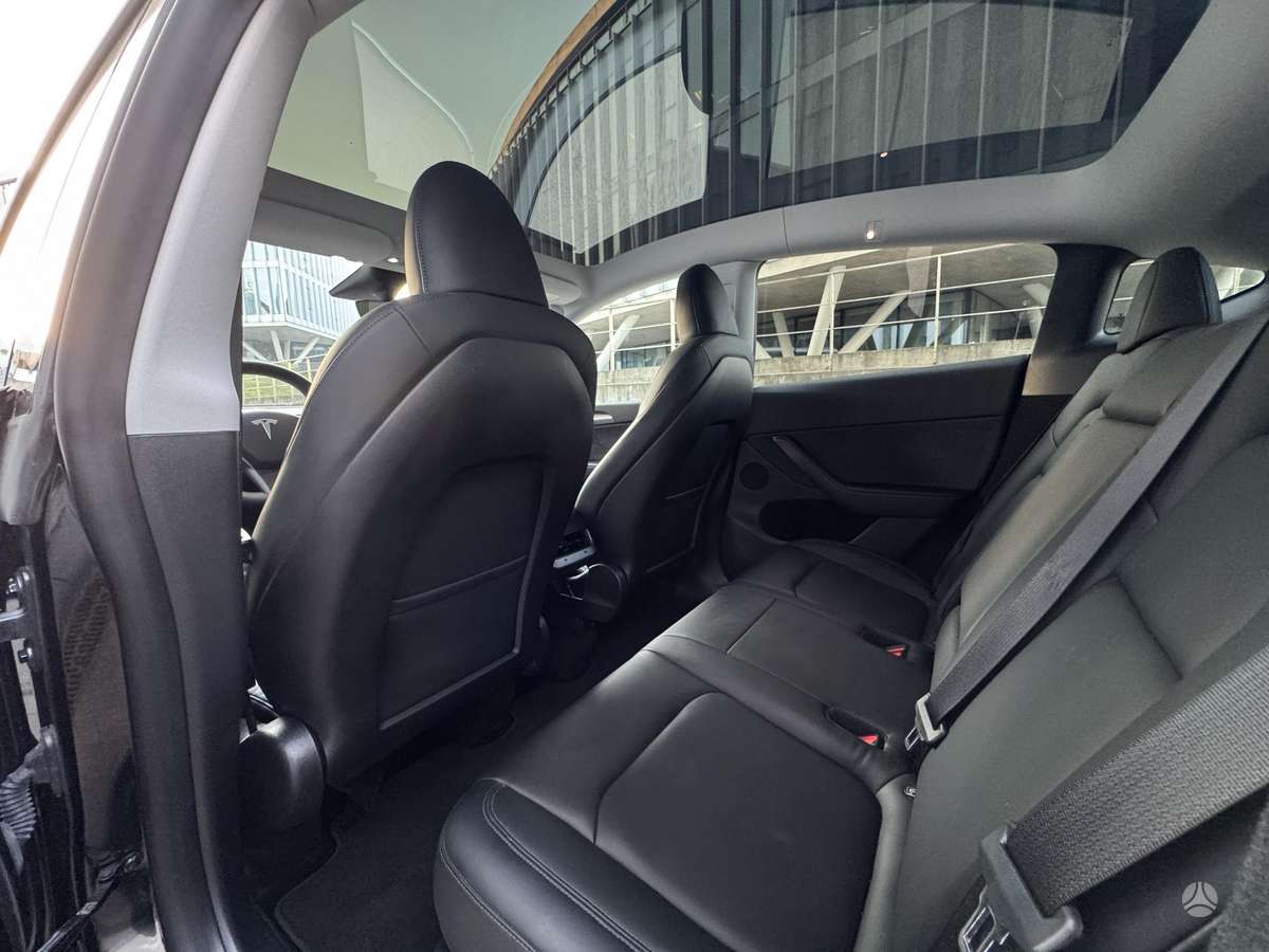 Tesla Model Y, 78 kWh, hatchback