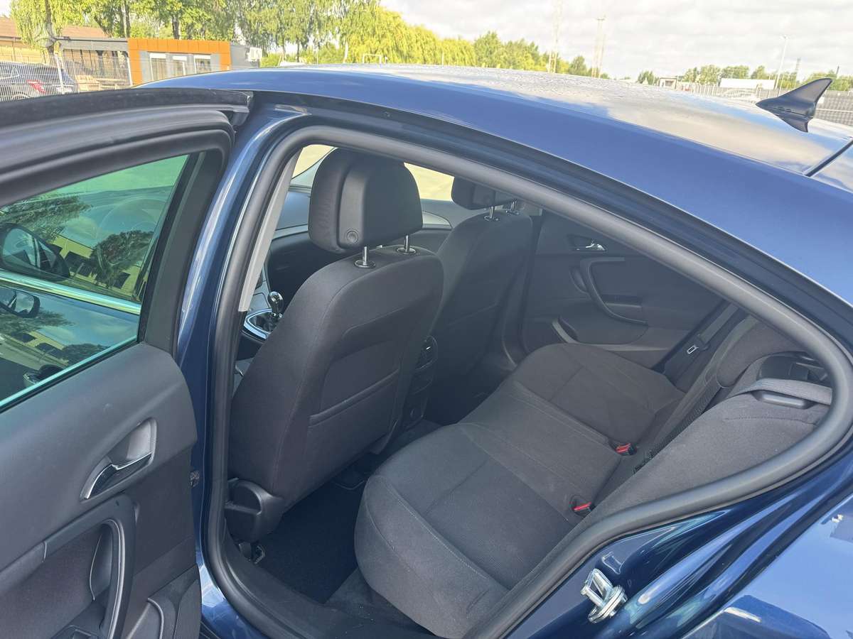 Opel Insignia, 2.0 l., hatchback