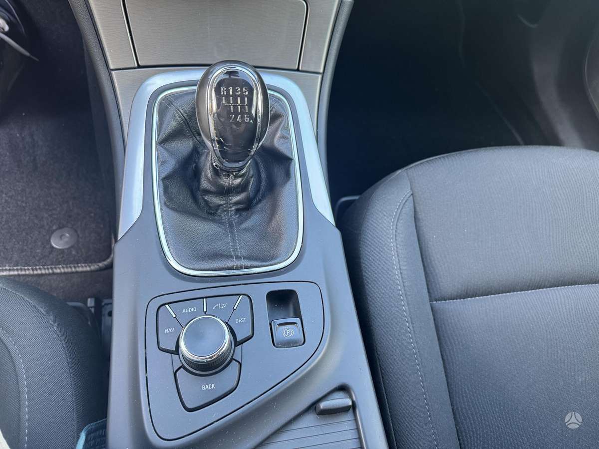 Opel Insignia, 2.0 l., hatchback