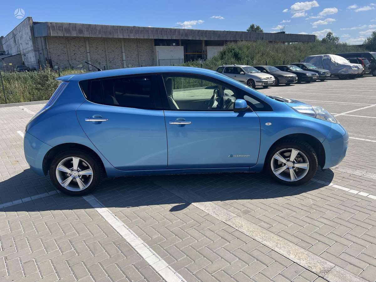 Nissan Leaf, 24 кВт·ч, Хэтчбек