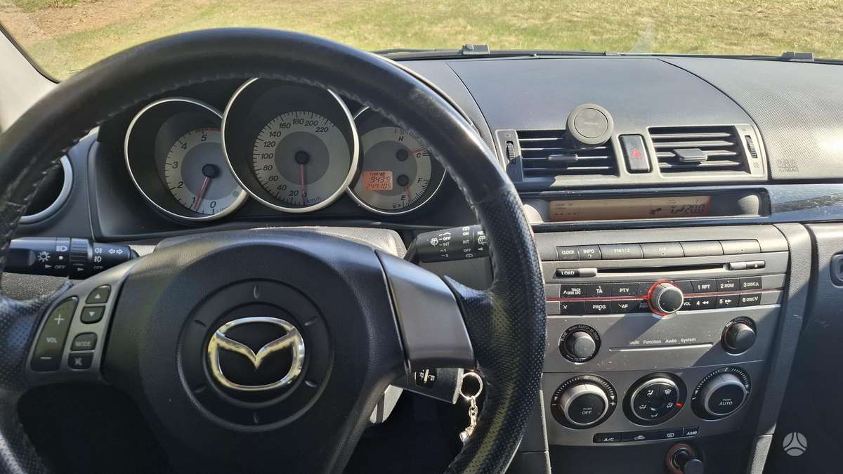 Mazda 3, 1.6 l., hatchback