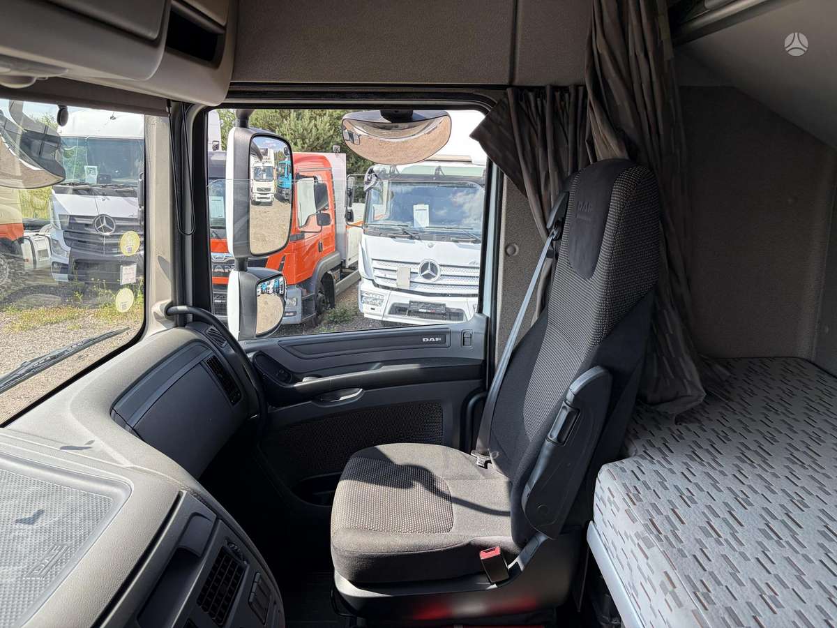 DAF XF 106.460 Space Cab, double sleeper