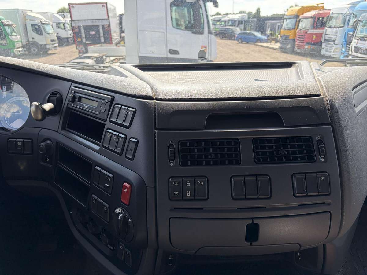 DAF XF 106.460 Space Cab, double sleeper