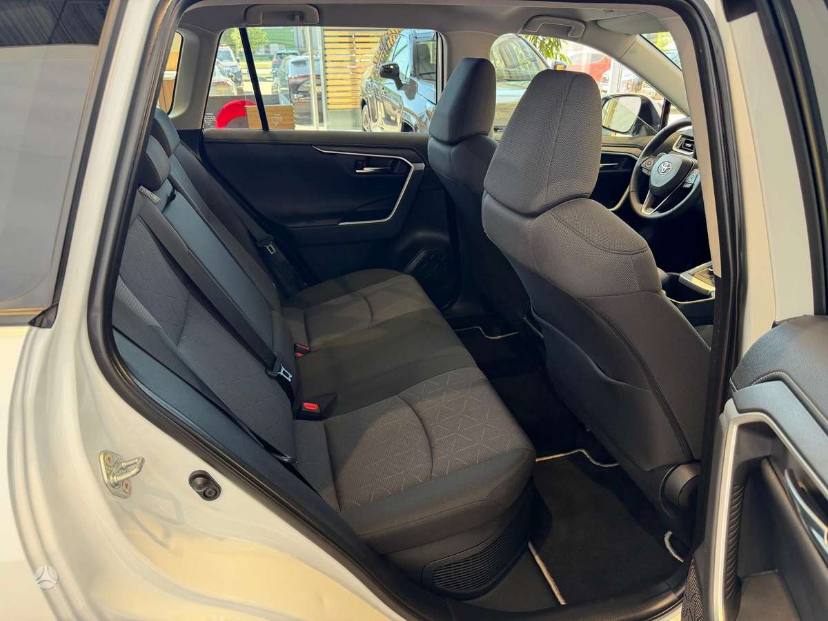 Toyota RAV4 - 8