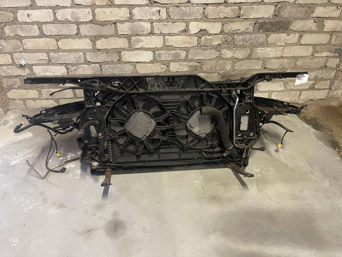 Audi A4, Televizoriaus komplektas, radiatorius