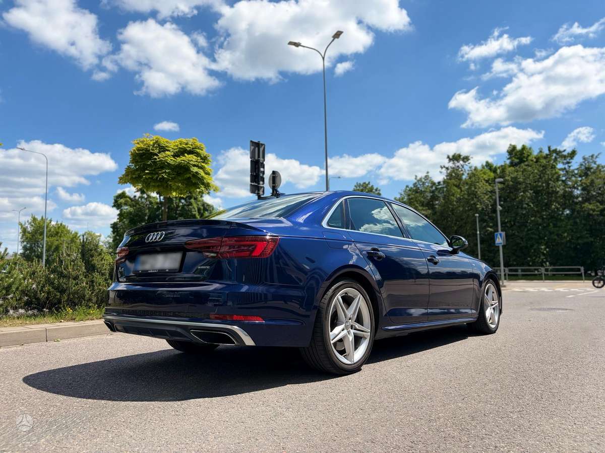 Audi A4, 2.0 l., Седан