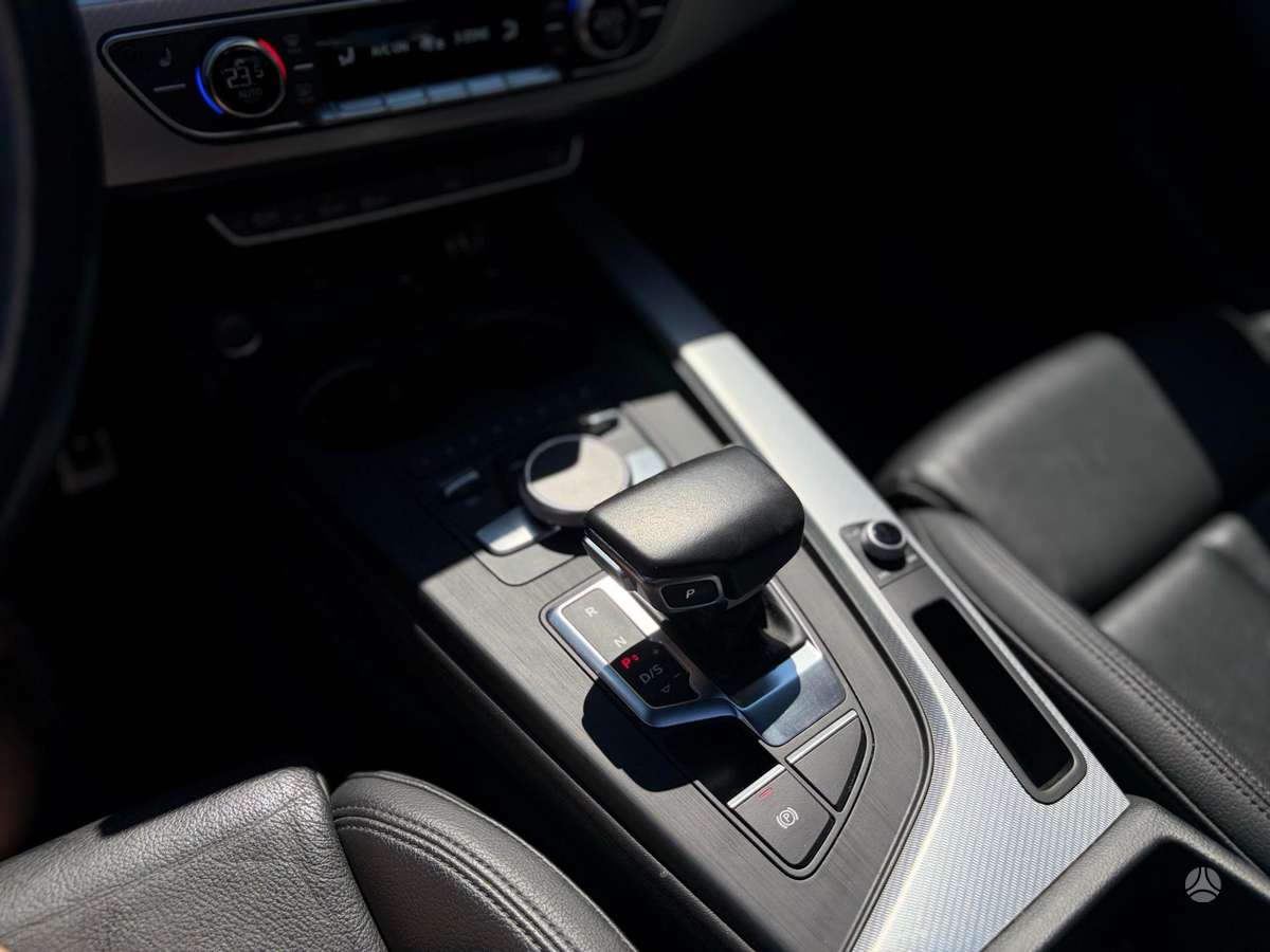 Audi A4, 2.0 l., Седан