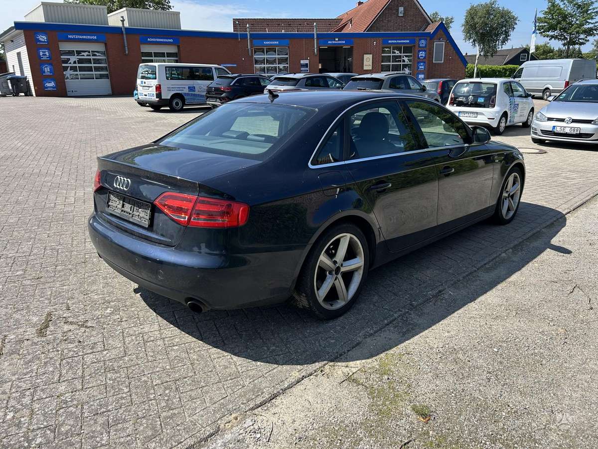 Audi A4, 3.2 l., Седан