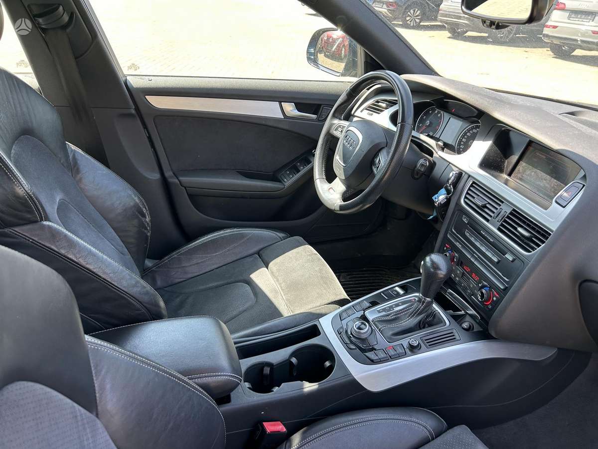 Audi A4, 3.2 l., Седан
