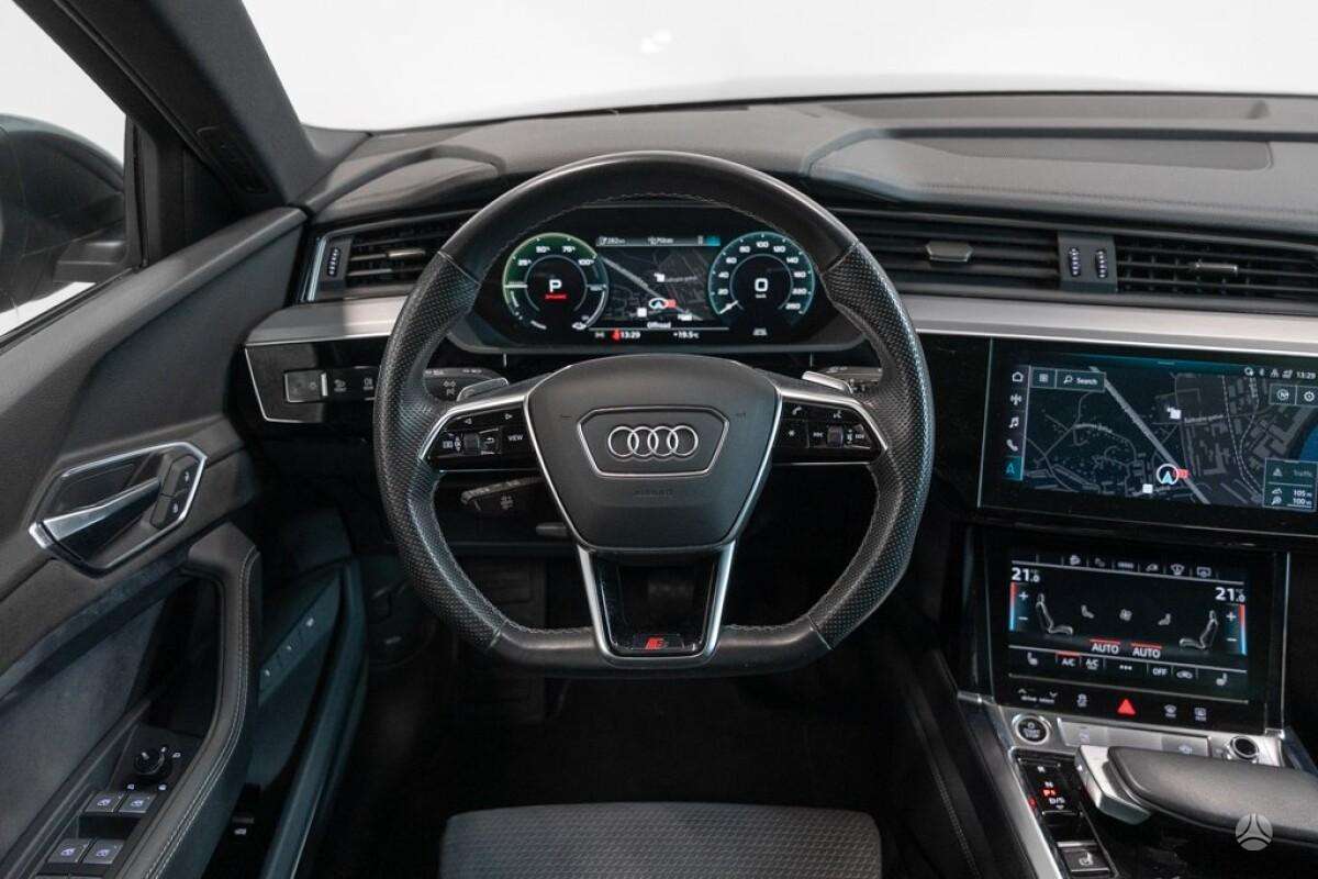 Audi e-tron, Внедорожник / Кроссовер